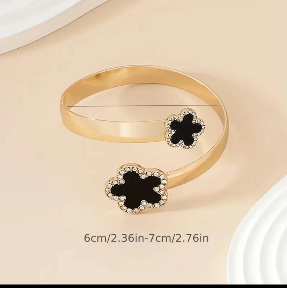 18K Gold Plated Elegant Lucky Flower Geometric Twisted Cuff Bangle.